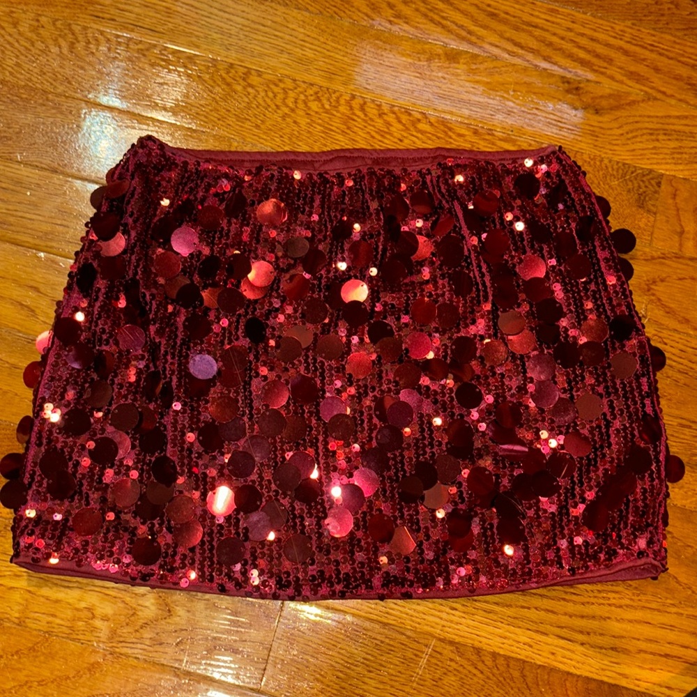 Burgundy mini sequined skirt good condition